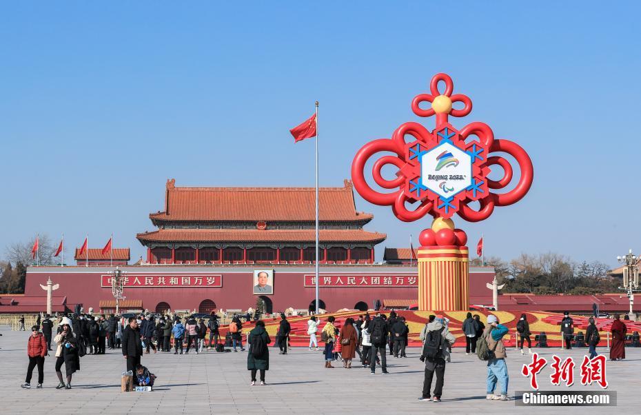 Beijing 2022: emblema dos Jogos Paralímpicos de Inverno é colocado na Pra?a Tiananmen