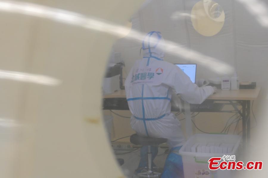 Hong Kong: laboratórios móveis entram em opera??o para realiza??o de testes em massa de Covid-19