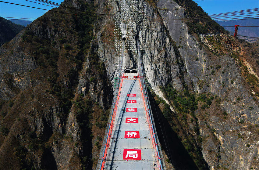 Yunnan: constru??o da ponte Lvzhijiang é concluída 