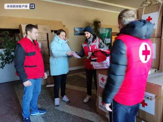Ucrania come?a a distribuir suprimentos humanitários doados pela China
