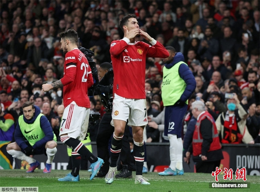 Cristiano Ronaldo reivindica recorde de artilheiro de todos os tempos com 807 gols
