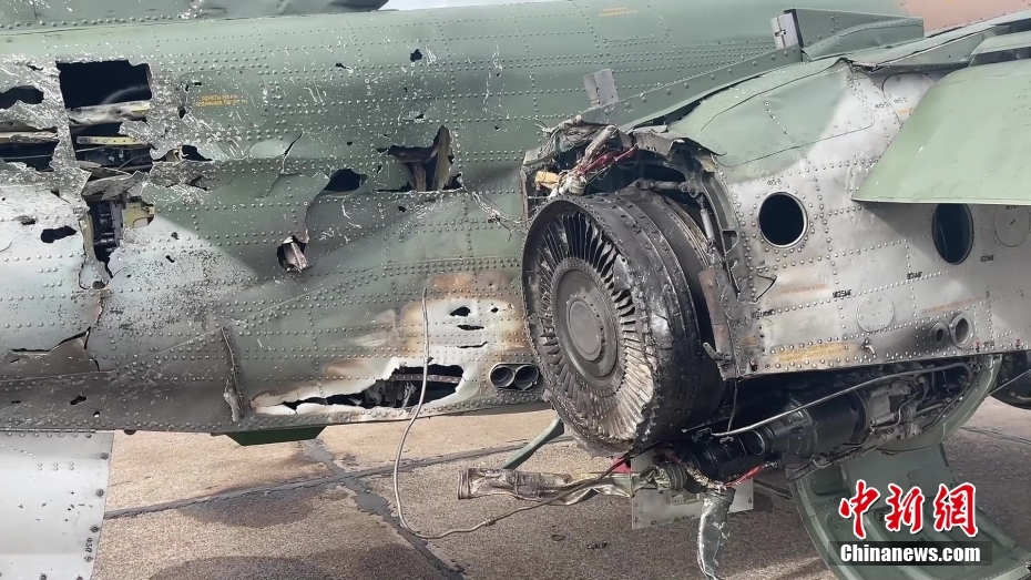 Ca?a russo Su-25 pousa em seguran?a depois de ser atingido
