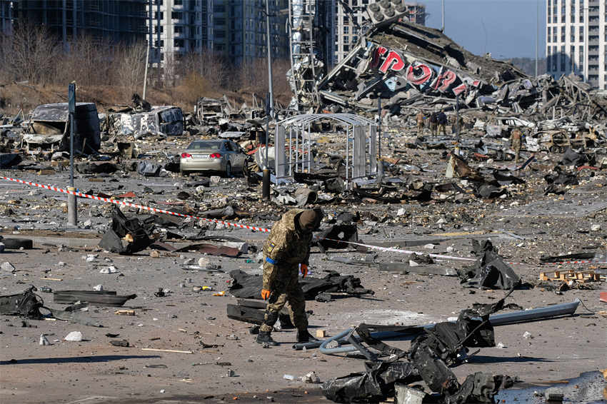 Ucrania: 8 pessoas morrem em ataque a um shopping center de Kiev
