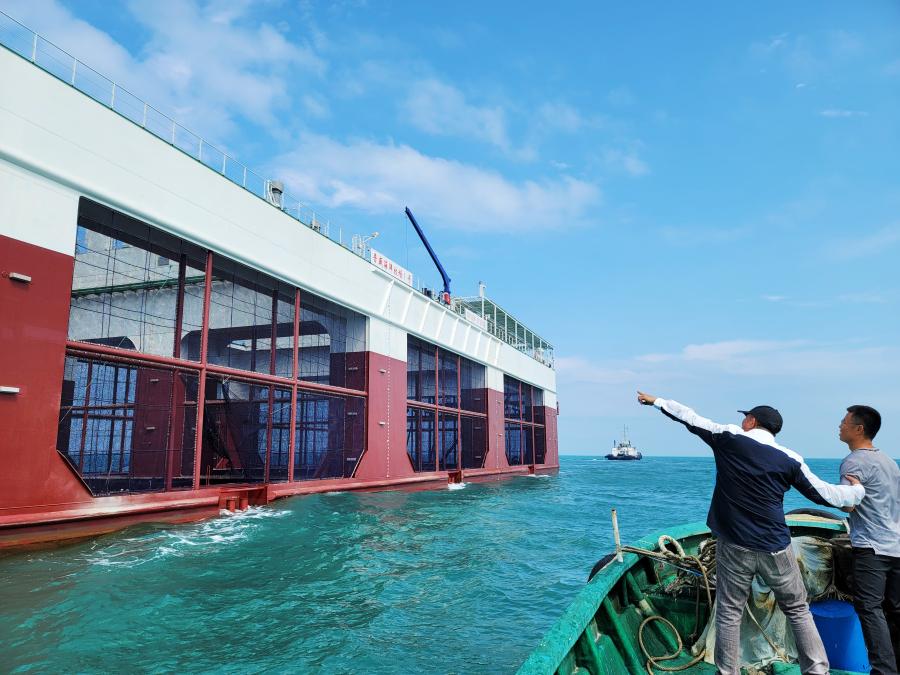 Primeira instala??o de piscicultura semi-submersível em mar é instalada em Hainan