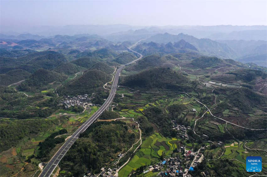 Constru??o da linha principal da rodovia Guiyang-Huangping entra na fase final