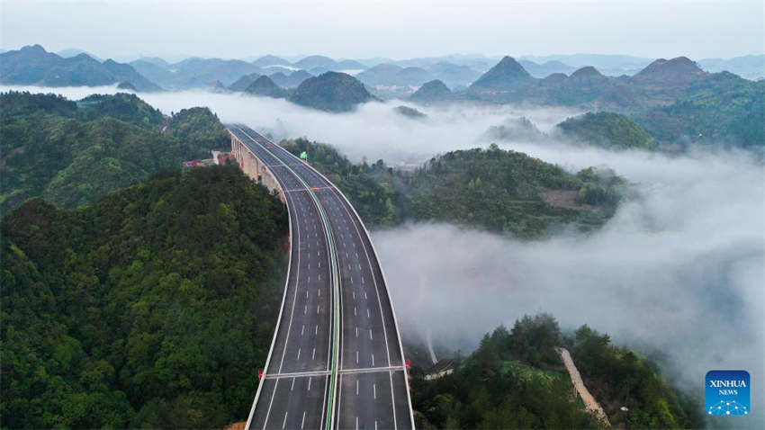 Constru??o da linha principal da rodovia Guiyang-Huangping entra na fase final