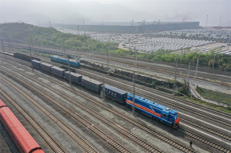 Lan?ado novo servi?o de transporte terrestre-marítimo internacional para Península Indo-China