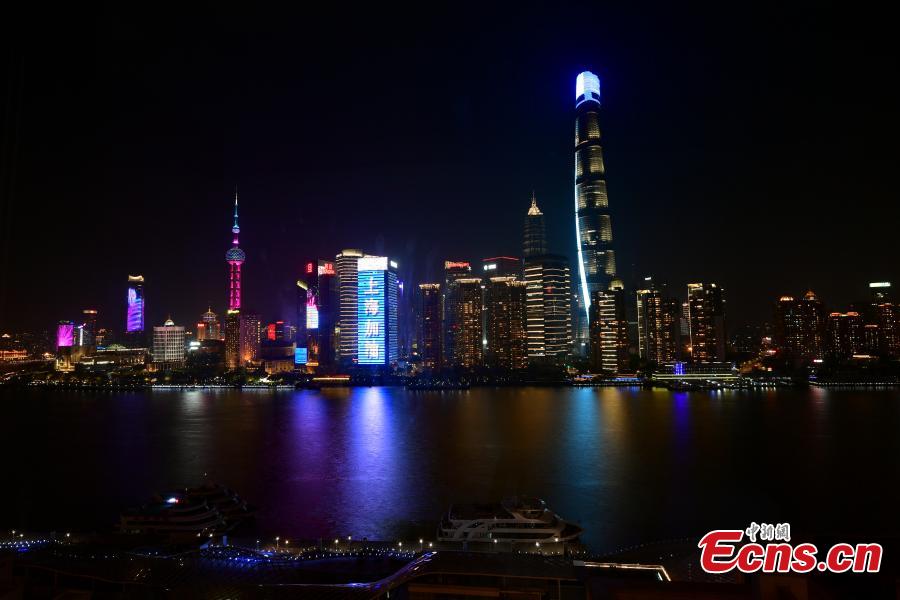 Shanghai realiza show de luzes para apoiar esfor?os antiepidêmicos