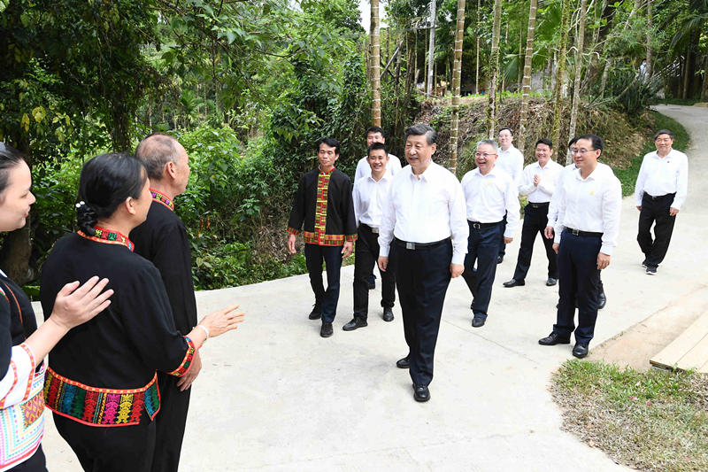 Xi Jinping inspeciona Wuzhishan em Hainan