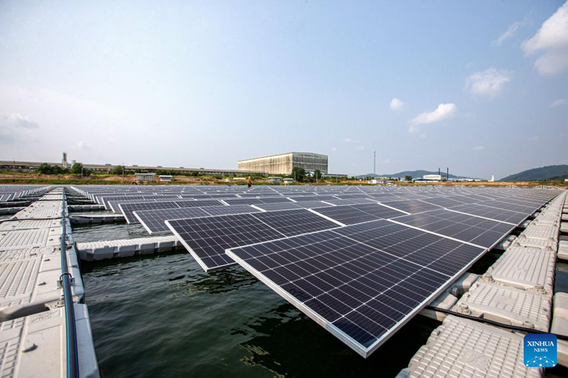 Tailandia: projeto solar flutuante na província de Rayong é construído com apoio da Huawei