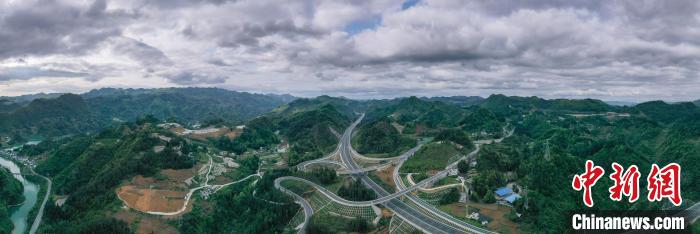 Fotografia aérea do trecho de expans?o da Rodovia Nacional de Lanhai
