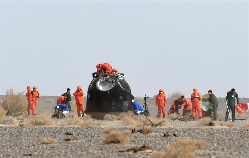 Astronautas da Shenzhou-13 pousam em seguran?a