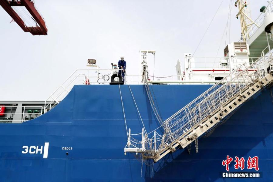 Primeiro navio porta-contêiner n?o tripulado da China realiza viagem inaugural