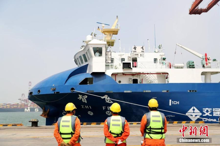 Primeiro navio porta-contêiner n?o tripulado da China realiza viagem inaugural