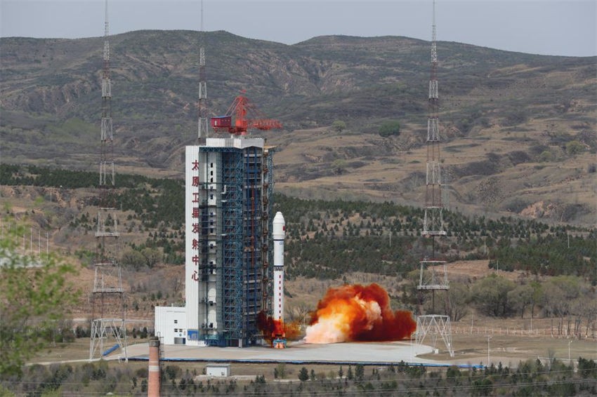 China lan?a novos satélites comerciais com sucesso