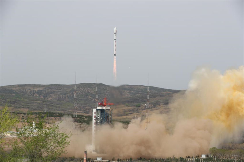 China lan?a novos satélites comerciais com sucesso