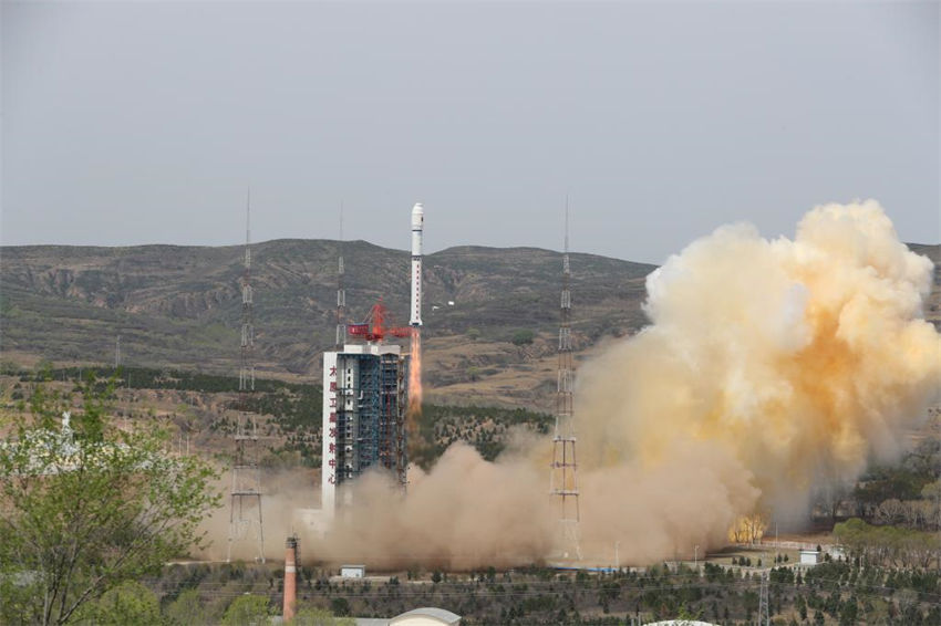 China lan?a novos satélites comerciais com sucesso