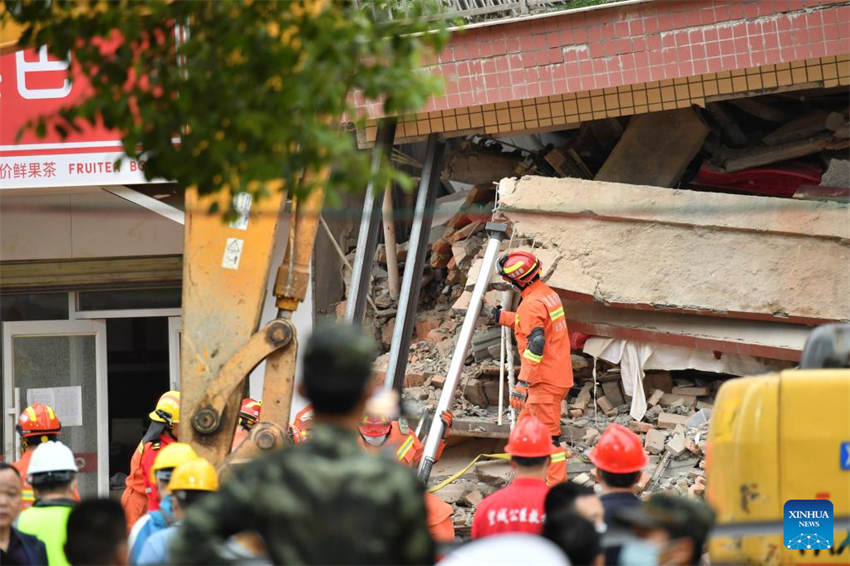 China: número de mortes em desabamento de prédio em Changsha sobe para 26