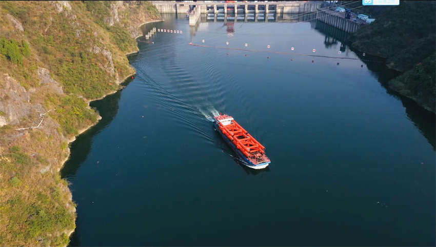 Galeria: ponte maci?a em Guizhou come?a a ganhar forma