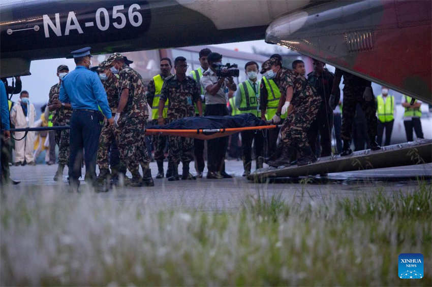21 corpos s?o encontrados no local da queda do avi?o nepalês