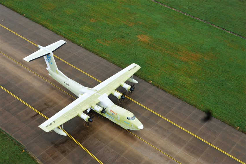 Aeronave anfíbia AG600 da China com nova configura??o faz voo inaugural