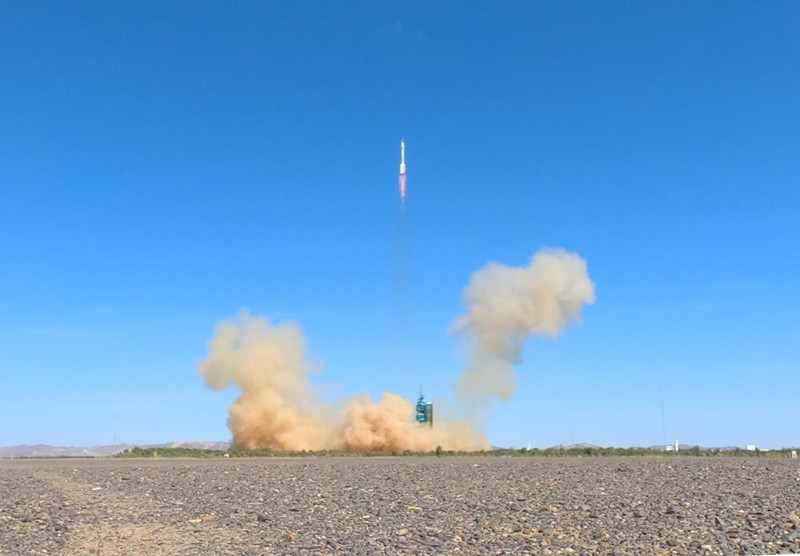 China lan?a miss?o tripulada para completar constru??o da esta??o espacial
