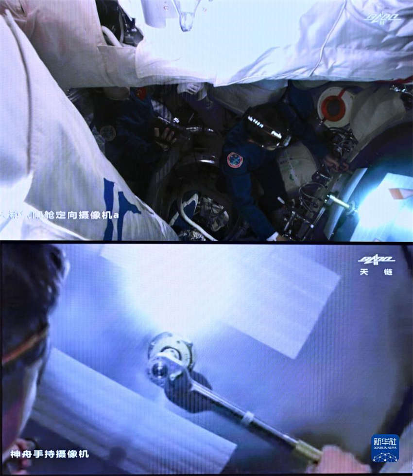 Astronautas da Shenzhou-14 entram no módulo central da esta??o espacial