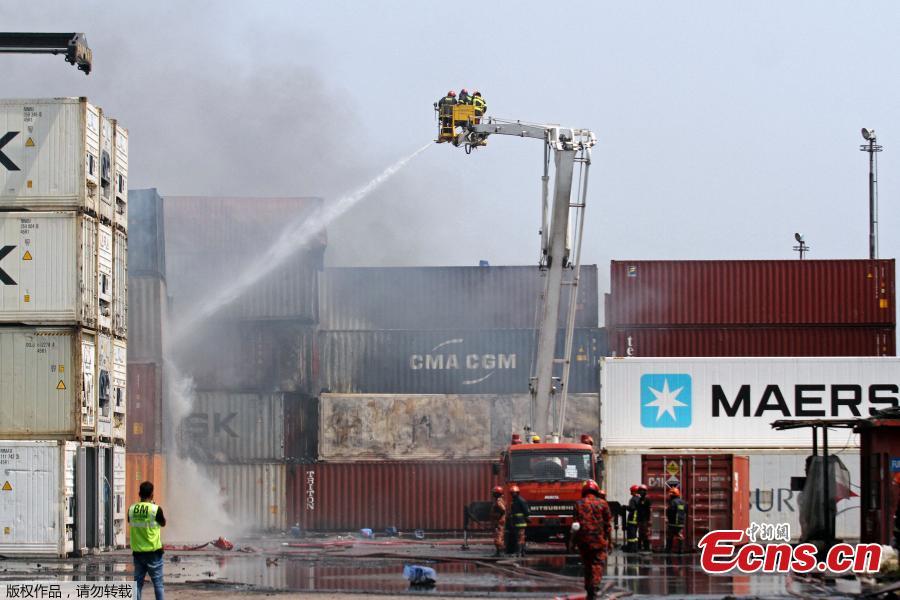 Número de mortos em incêndio em depósito de contêineres em Bangladesh sobe para 49