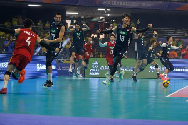 China vence primeira etapa da Liga das Na??es de v?lei masculino contra Brasil