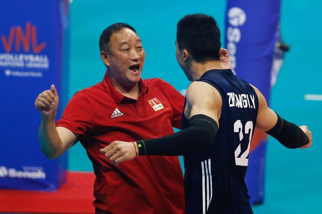 China vence primeira etapa da Liga das Na??es de v?lei masculino contra Brasil