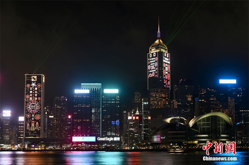 Galeria: atmosfera comemorativa às vésperas do 25o aniversário do retorno de Hong Kong à pátria
