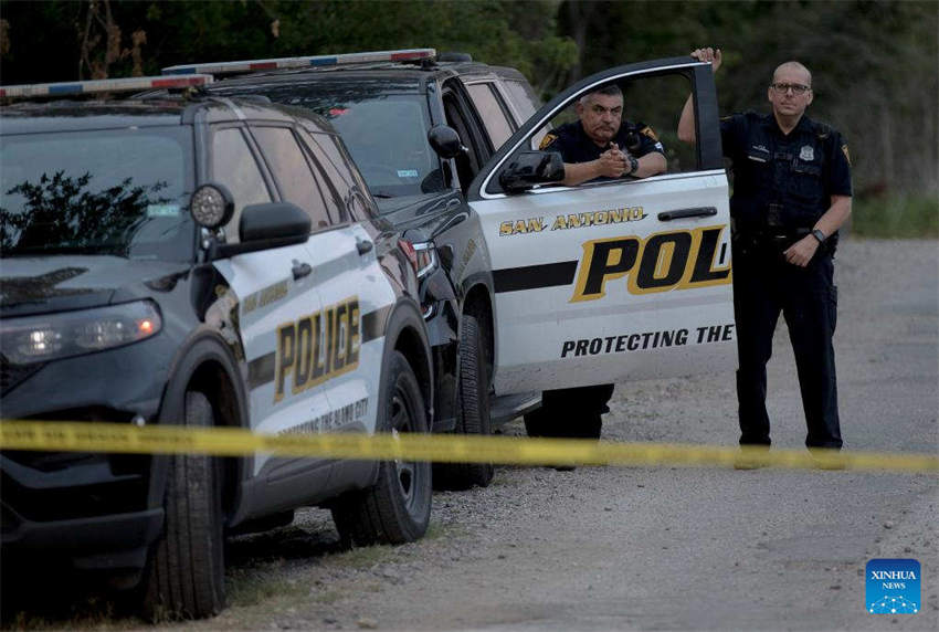 Número de imigrantes mortos encontrados dentro de caminh?o de 18 rodas no Texas sobe para 50