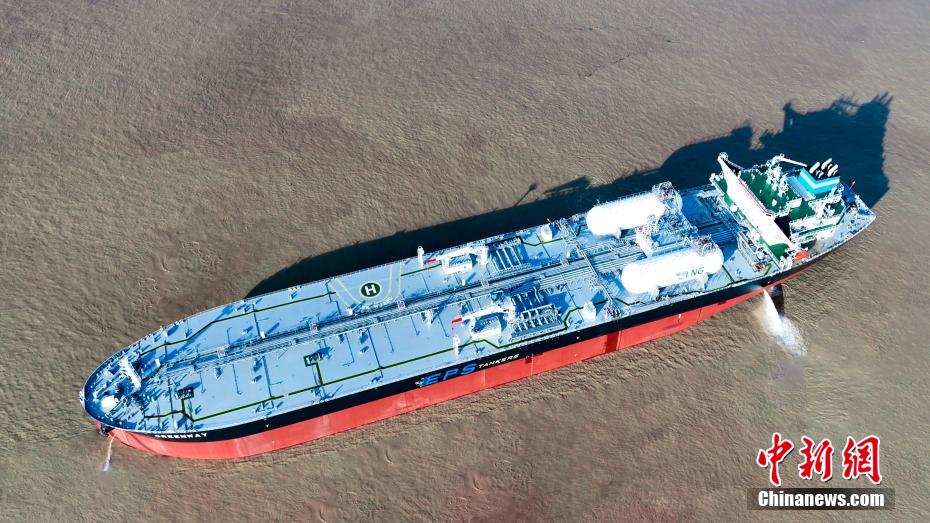 Primeiro petroleiro a bicombustível Suezmax de GNL entregue em Guangzhou