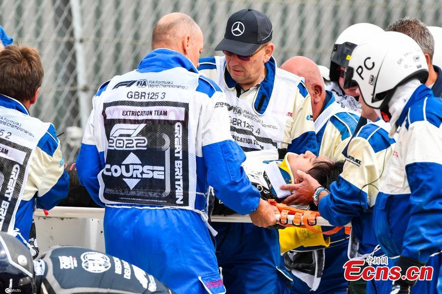 Zhou Guanyu escapa de acidente assustador no GP da Gr?-Bretanha de Fórmula 1