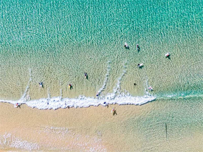 Hainan atrai visitantes de surf no ver?o