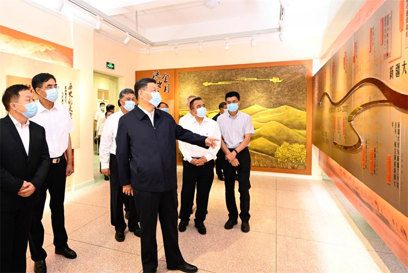 Xi Jinping inspeciona Urumqi, Xinjiang
