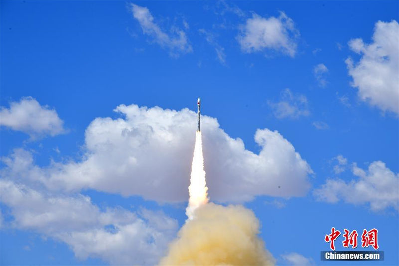 China lan?a seis satélites com sucesso