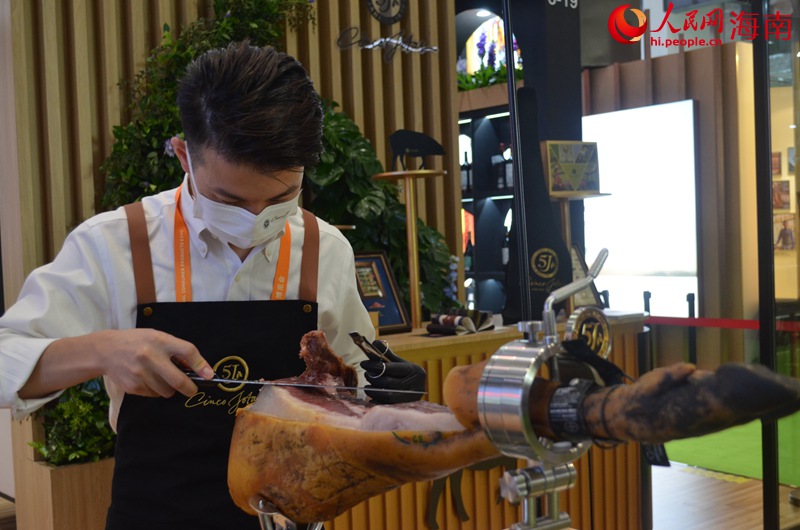 Iguarias globais atraem visitantes na 2a Exposi??o Internacional de Produtos de Consumo da China