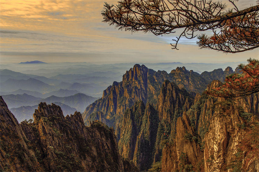 Patrim?nio mundial Montanha Huangshan atrai mais turistas em julho