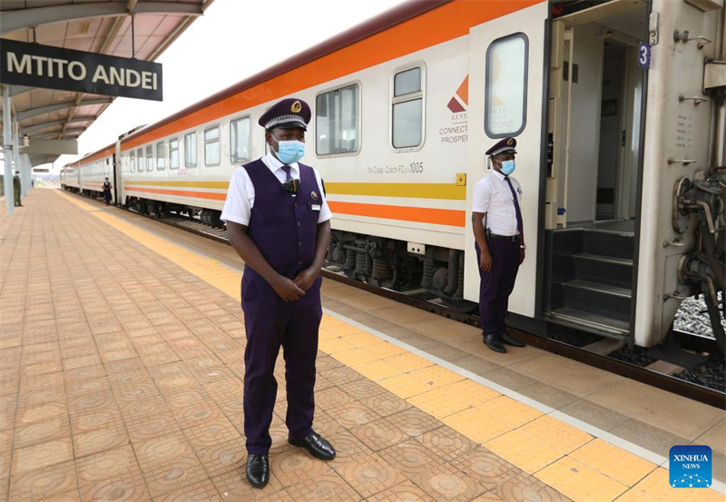 Ferrovia moderna construída pela China promove cria??o de empregos no Quênia