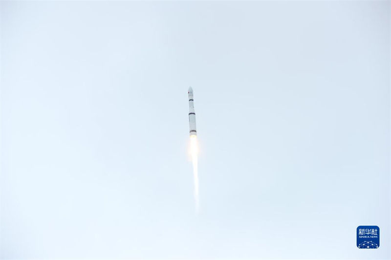 China lan?a 16 novos satélites