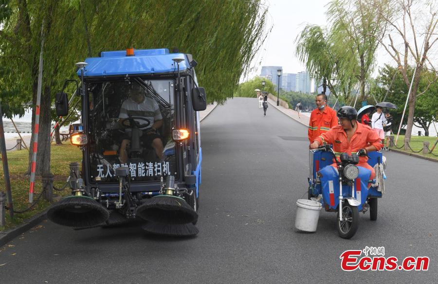 Rob? de saneamento 5G n?o tripulado trabalha em Hangzhou