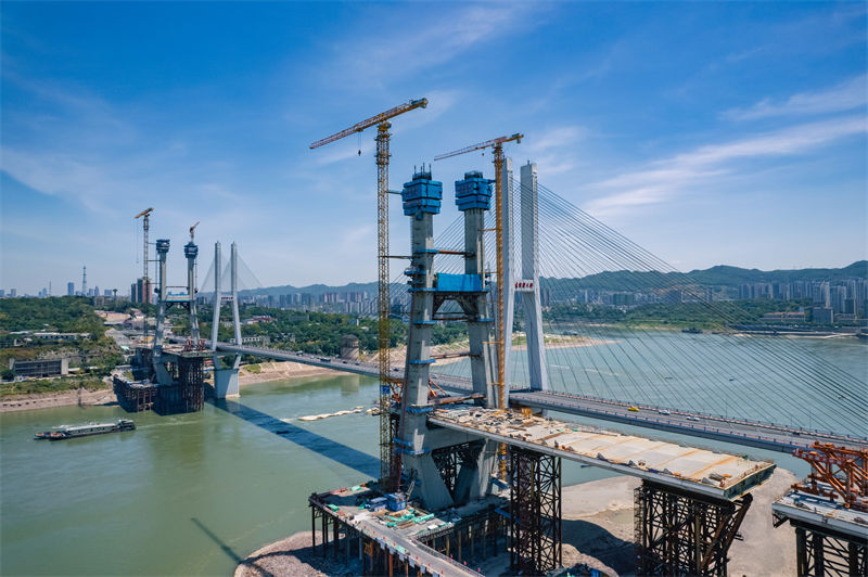 Chongqing: constru??o da ponte de Lijiatuo sobre rio Yangtzé está em andamento