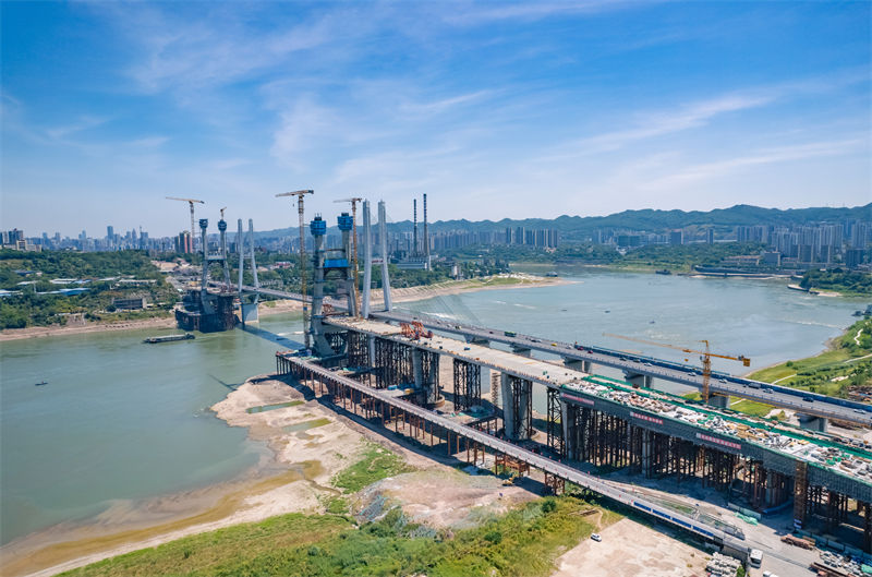 Chongqing: constru??o da ponte de Lijiatuo sobre rio Yangtzé está em andamento