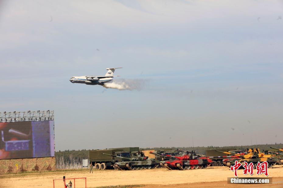 Jogos Internacionais do Exército de 2022: equipe chinesa participa da competi??o de “biatlo de tanques”