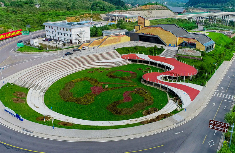 Beleza de estrada atrai aten??o turística no norte da China