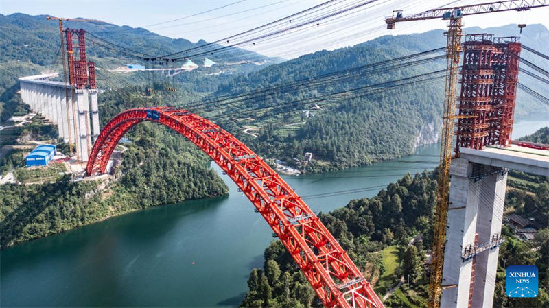 China: maior ponte em arco com tubo de a?o cheio de concreto no mundo conclui fechamento