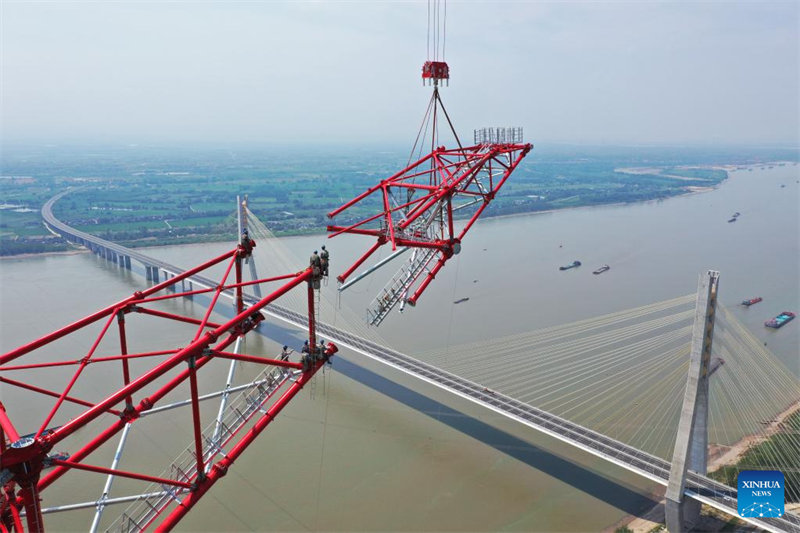 Constru??o da torre norte de transmiss?o de energia do projeto de transmiss?o de energia Baihetan-Zhejiang é concluída