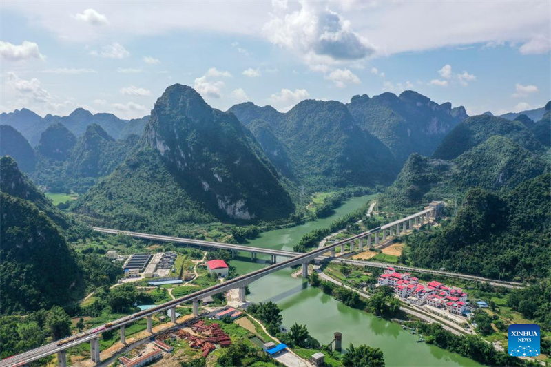 Guangxi inicia coloca??o de trilho da ferrovia de alta velocidade Guiyang-Nanning