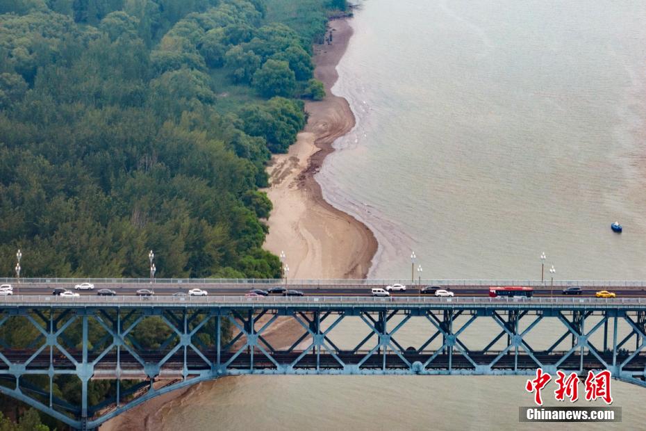Nível da água na se??o de Nanjing do rio Yangtzé continua caindo